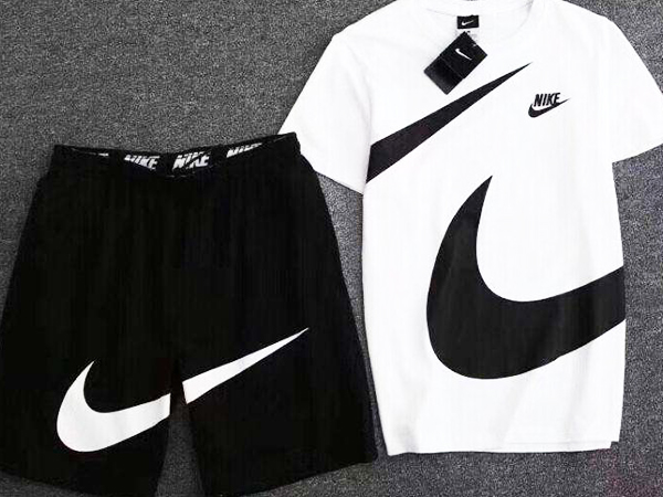 nike服装胶章应用